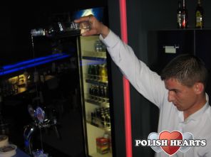 W zyciu nalezy podnosic poprzeczke.Inaczej mozna dostac odlezyn. 