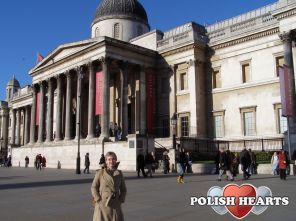Karolina przed National Gallery w Londynie 