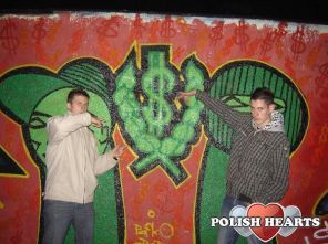 Ja jestem po lewej stronie :)... jestem jaki jestem spookjny,lubie sie bawic,jestem takze romantyczny,miły,sympatyczny,ale jestem takze uparty
