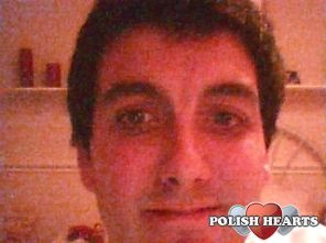 hi im simon 33 im kind,caring ,honest,genuine loveing ,loyal,romantic,passionate,thoughtful, iv got a gsoh i like going out to barsout for romantic meals and walks. im like all kinds of music and films and dont mind staying in with that specal lady cuddle