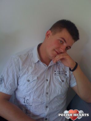tylko mi kwiatka za uchem brakuje hi hi no niestety nie mam zamiaru kupowac premium wiec jak co zostawiajcie swoje gg maile  slijcie golebie pocztowe:) itd
