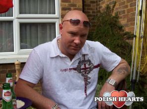 hi girls.i am 32 n iam looking 4 somthing to put a smark back into my life.i am looking 4 fun but u can naver tell what happens.i am a tall muscullar fit guy lookin 4 a woman who looks ater her self,about 5ft5" to 6ft tall n slim.must like to av a laugh n