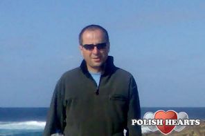 Hi, I have lived in UK for many years. I like music , travelling and reading.