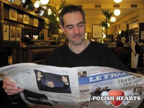 in a Parisian caf&eacute;