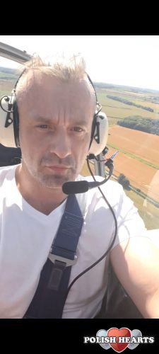 mam włosy ale na tym zdjęciu wygląda jag bym miał dwa na krzyż  
