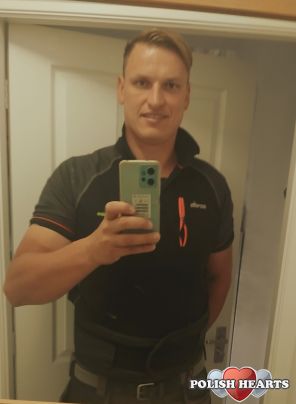 To wogole porazka gosc Sam se zdjecia cyka ????troche nie dojrzale ale Co zrobie Takie czasy????