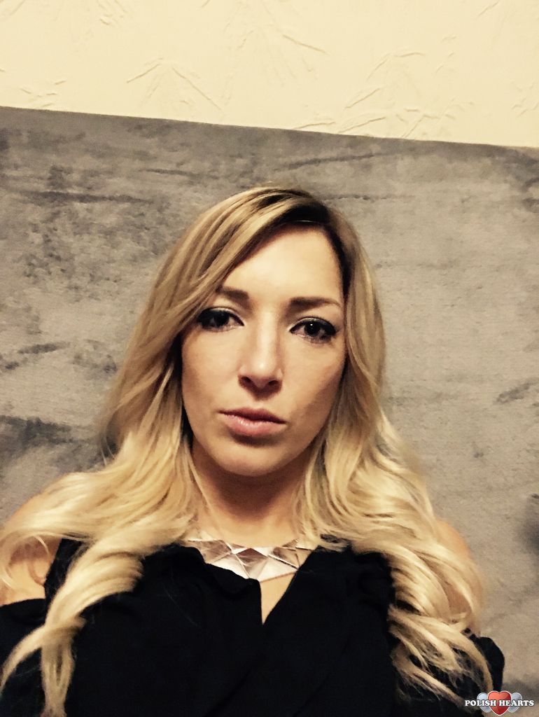 szybkie randki heathrowtatuaże z piercingiem