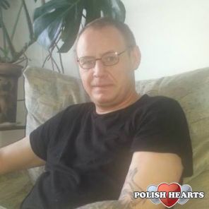 Wyglądam jak z listu gończego.... 
Sory. W naturze o wiele lepiej......  Podobno ważniejsze jest wnętrze człowieka..... Ciekawe co??? 