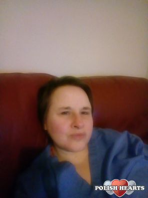 Oto moja fotka. Szatynka, oczy piwne, 48 lat, mieszka w poblizu Manchester UK.