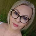Kobieta, 66BW, United Kingdom, England, West Sussex, Crawley, Northgate,  55